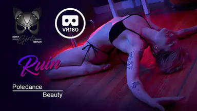 Atletisk naken pole dance-show