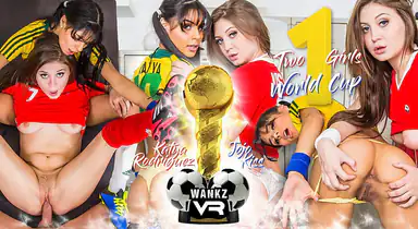 Två tjejer, en VM-pokal