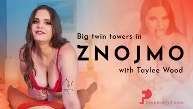 Stora tvillingtorn i Znojmo med Taylee Wood