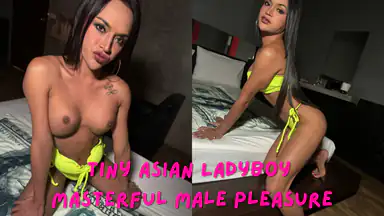 Asiatisk ladyboy med stora bröst ger extrem manlig njutning