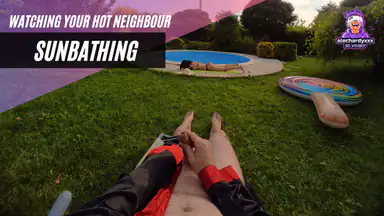 Tittar på Din Granne i Bostadsområdets Pool