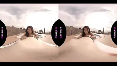 VR Den Ynga Grannen i Femman Går in i Det Kåga Gemenskapsbadet och Vill Knulla Utomhus POV Latina Virtuell Verklighet av Pornbcn 4K