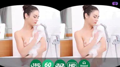 Det mest sensuella badsolot med Arwen Gold i VR