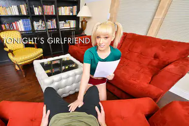 Nätt blondin med flätor går på audition för Real Teens VR