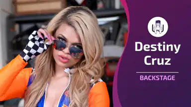 Backstage med Destiny Cruz