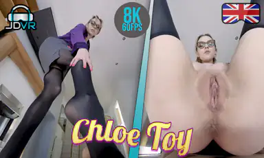 Ansiktsridning hos advokaten Cloe Toy