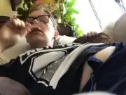 Mullig tjej suger på glasspinne