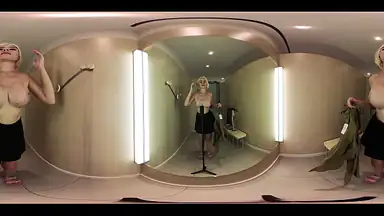 VR-provning av genomskinliga kläder på gallerian. Video VR 360 – genomskinliga kläder i provrummet