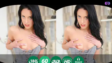 Brunett skönhet visar striptease och fittmassage