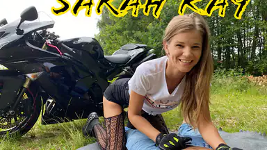 Sarah Kay, vacker motorcyklist
