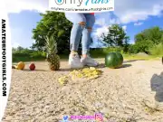 VR 3D Shoeplay - krossande tjejfötter, strumpor, tjejskor, dinglande och doppande - Virtual Reality VR
