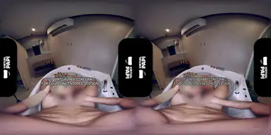Asiatiska Kazumi suger mig och låter sig knullas i bastun och i jacuzzin