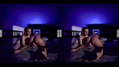 3D VR 8K Monica och Kendra smörjer in varandra före hardcoresex