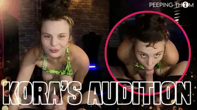 Koras audition-scen i det röda rummet