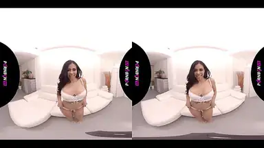 Pornbcn 4K VR-samling av latinas i POV med stora bröst som onanerar, visar dig sin kropp och knullar med dig i virtuell verklighet 180. Milfen Canela Skin, tonåringen Pamela Silva och brunetten Katrina Moreno