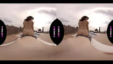 Pornbcn VR 4K POV-knullning med den unga grannen i simbassängen, tonåringen Mia Navarro, blowjob, fotjobb, onani, virtuell verklighet
